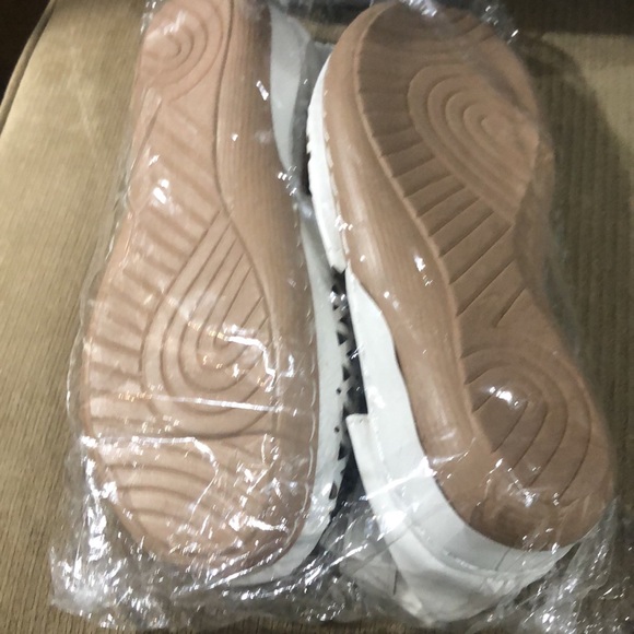 Sandals - Picture 2 of 2